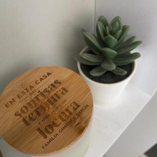 Vela personalizada con tapa de madera