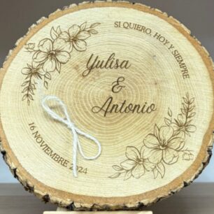 Porta alianzas rodaja de madera personalizado