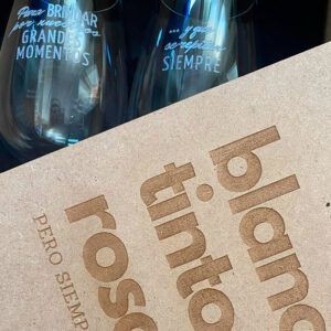Caja-de-vino-y-copas