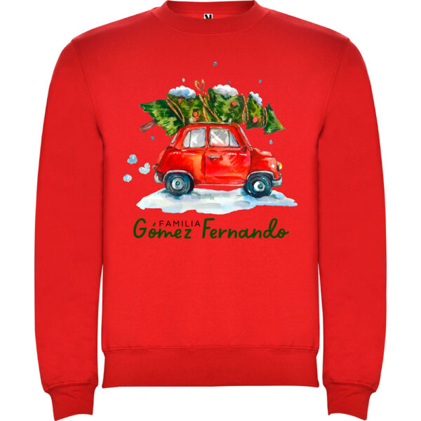 Sudadera de Navidad personalizada roja con ilustración de coche navideño, árboles de Navidad y apellido familiar.