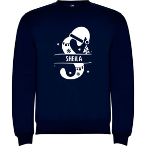 Sudadera azul marino de Navidad personalizada con la inicial S, el nombre Sheila y motivos navideños en blanco.