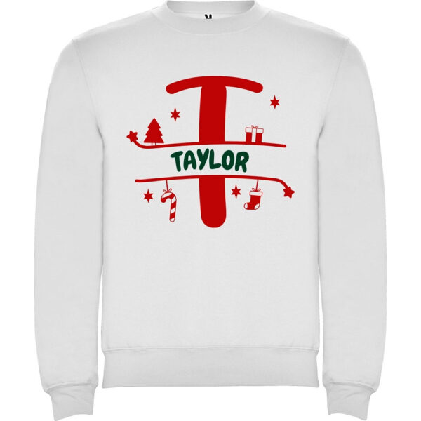 Sudadera blanca de Navidad personalizada con la inicial T en rojo, el nombre Taylor en verde y adornos navideños.