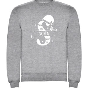 Sudadera gris de Navidad personalizada con la inicial S, el nombre Sofía y motivos navideños en blanco.