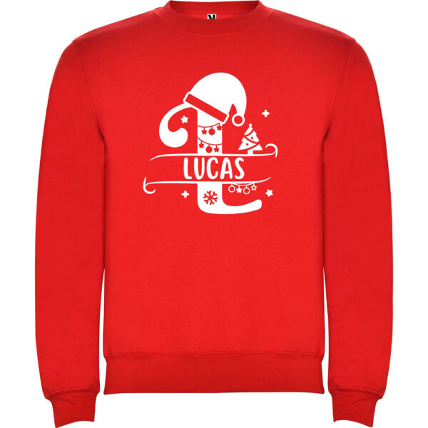 Sudadera roja de Navidad personalizada con la inicial L, el nombre Lucas y motivos navideños en blanco.