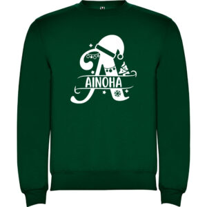 Sudadera verde de Navidad personalizada con la inicial A, el nombre Ainoha y motivos navideños en blanco.